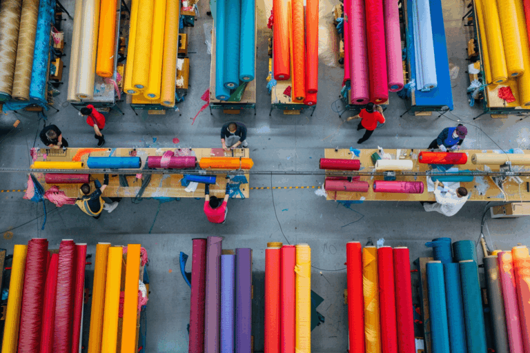 analyse approfondie de la baisse de la production manufacturière avant l'élection présidentielle, avec un focus sur l'indice pmi. découvrez les enjeux économiques et les implications politiques de cette tendance inquiétante.