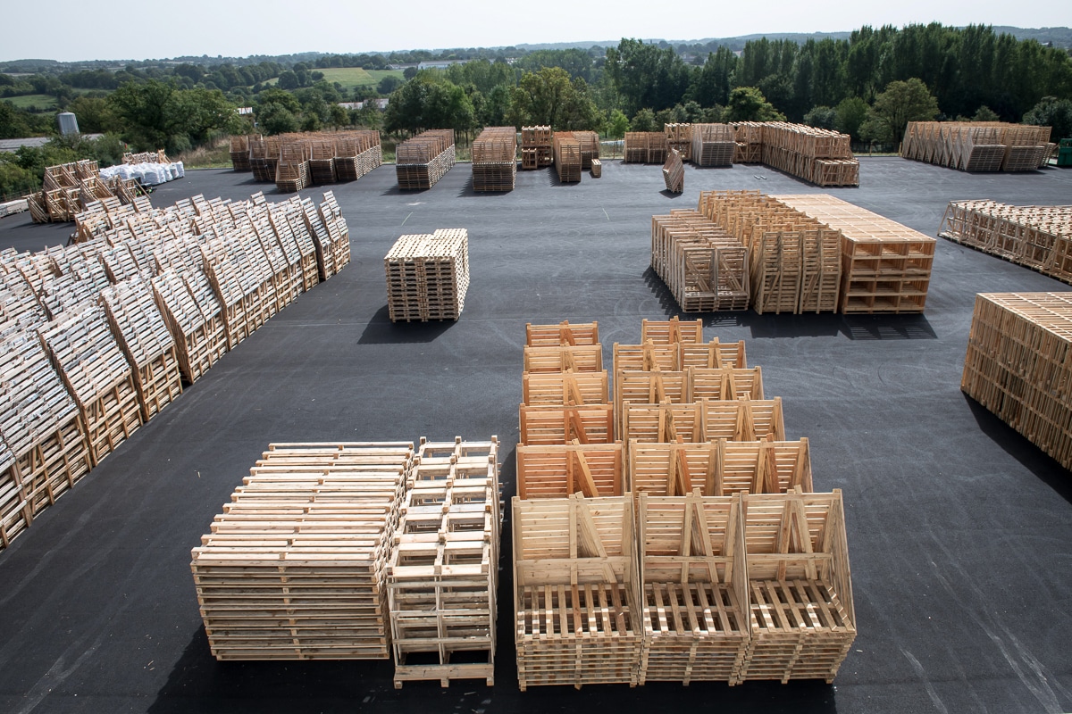 Palettes reconditionnées : plus écologiques, moins chères