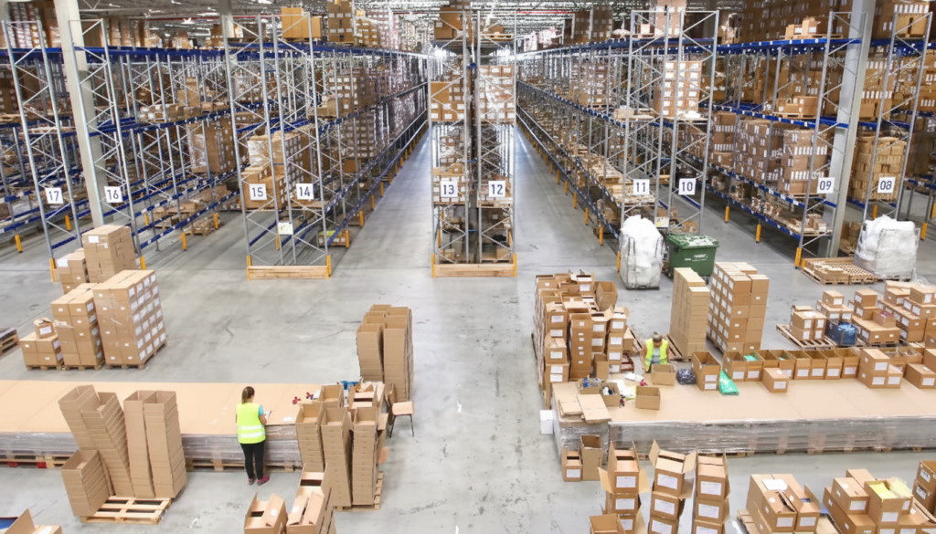 Grand entrepôt de stockage