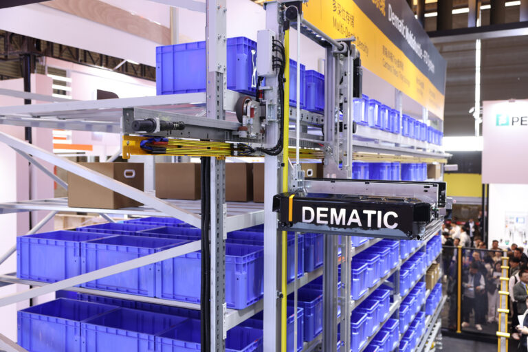 Entrepôts : Dematic combine AS/RS et robotique mobile