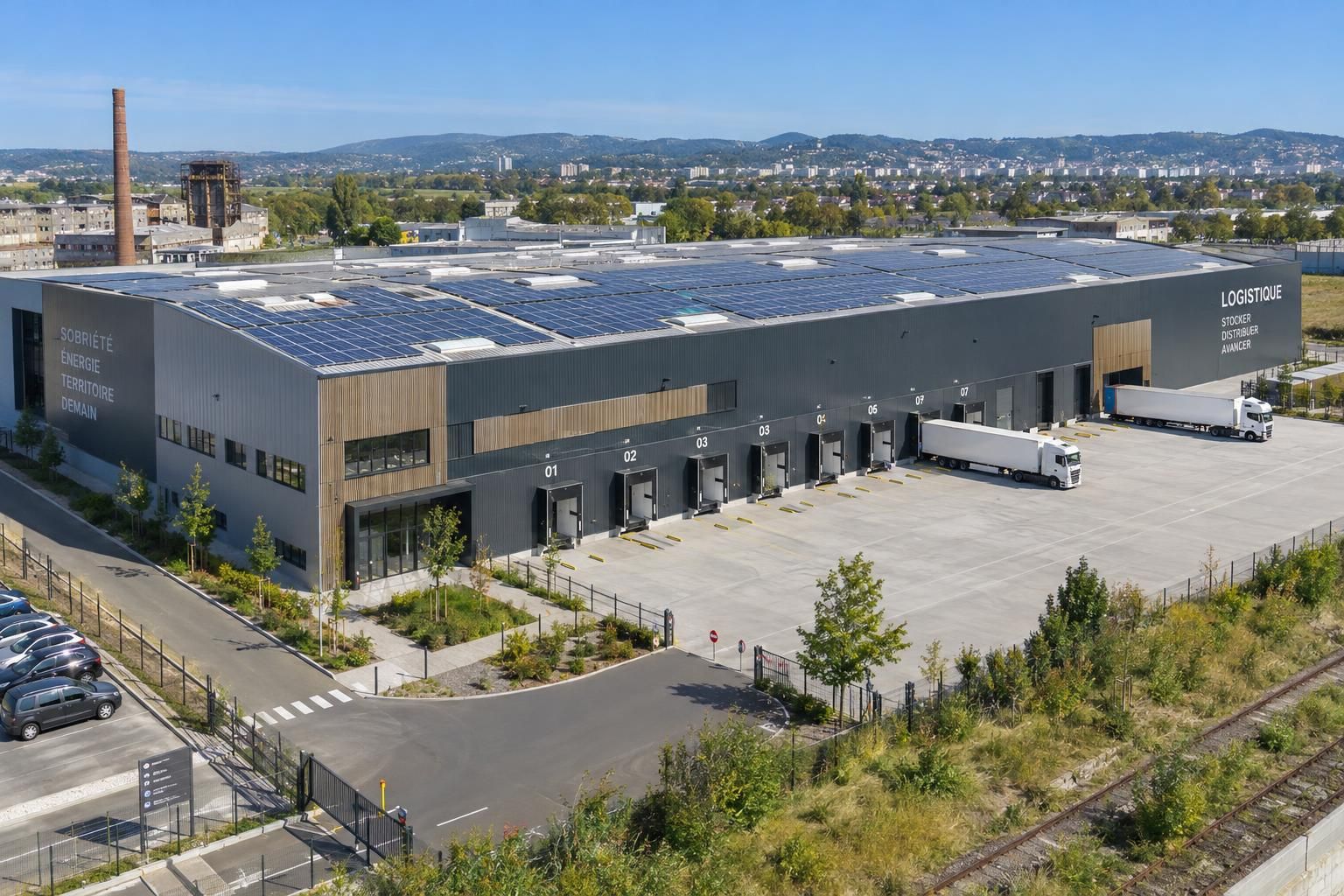 en 2026, entrepôts de seconde main ou bâtiments neufs : comparez coûts, délais, performances et enjeux de durabilité pour choisir le bon immobilier logistique.