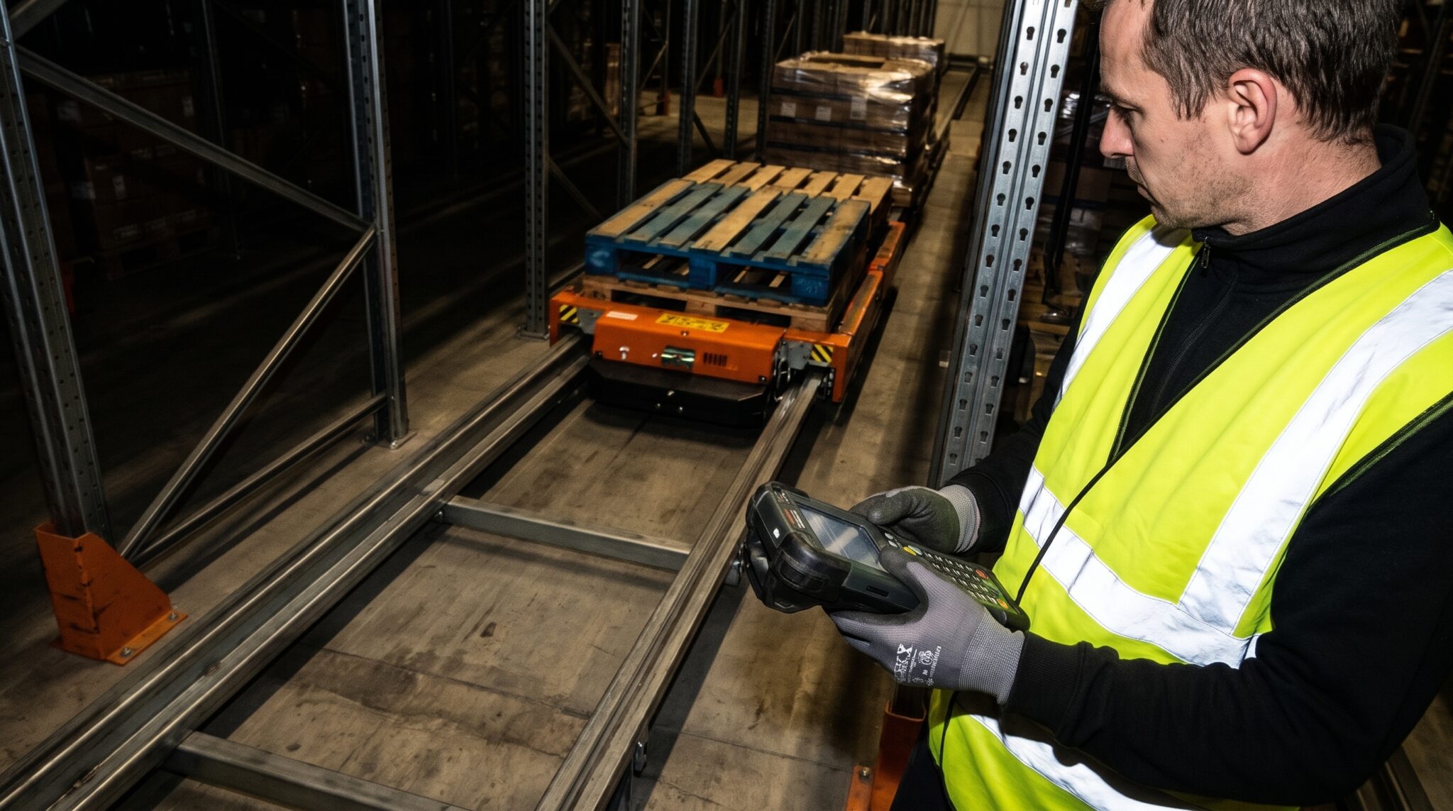 Automatisation intralogistique : la nouvelle navette bidirectionnelle de Jungheinrich et Automha